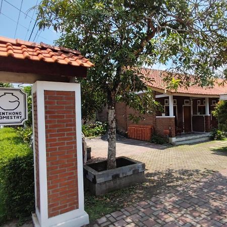 Genthong Homestay Магеланг Екстериор снимка