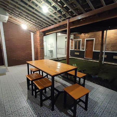 Genthong Homestay Магеланг Екстериор снимка