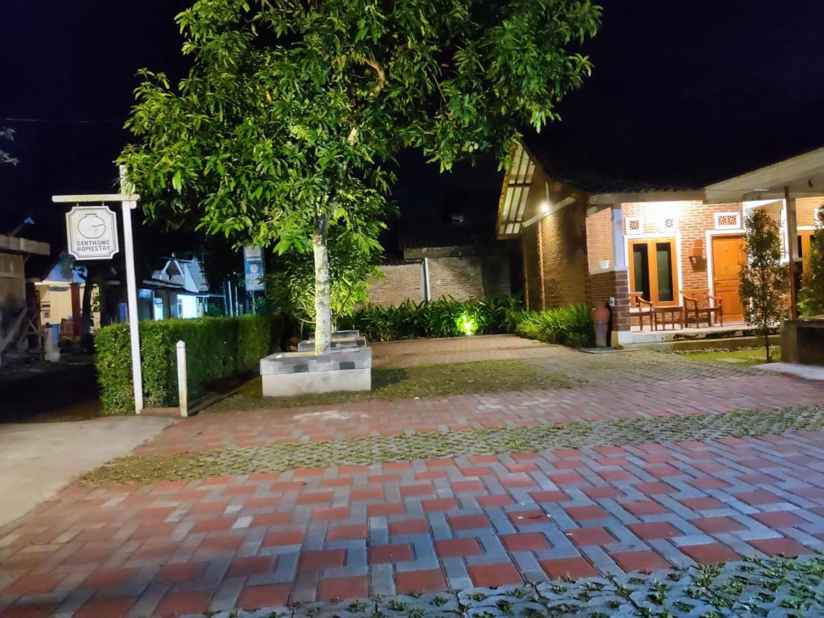 Genthong Homestay Магеланг Екстериор снимка
