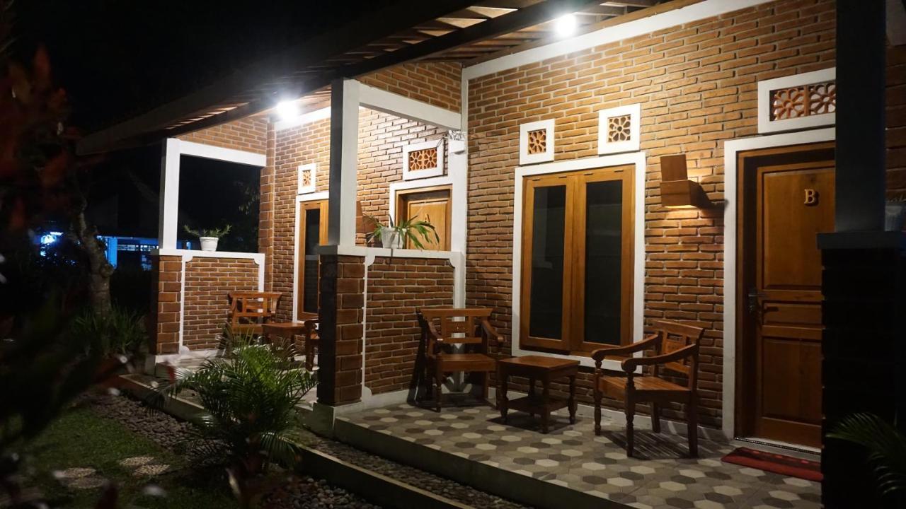 Genthong Homestay Магеланг Екстериор снимка