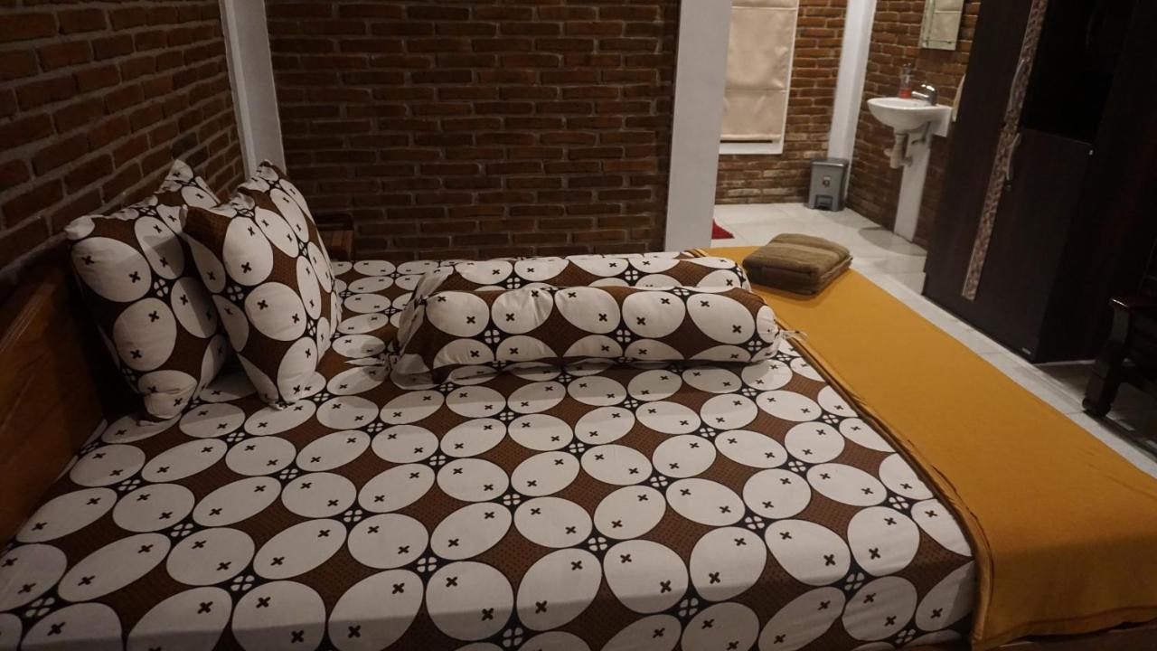 Genthong Homestay Магеланг Екстериор снимка