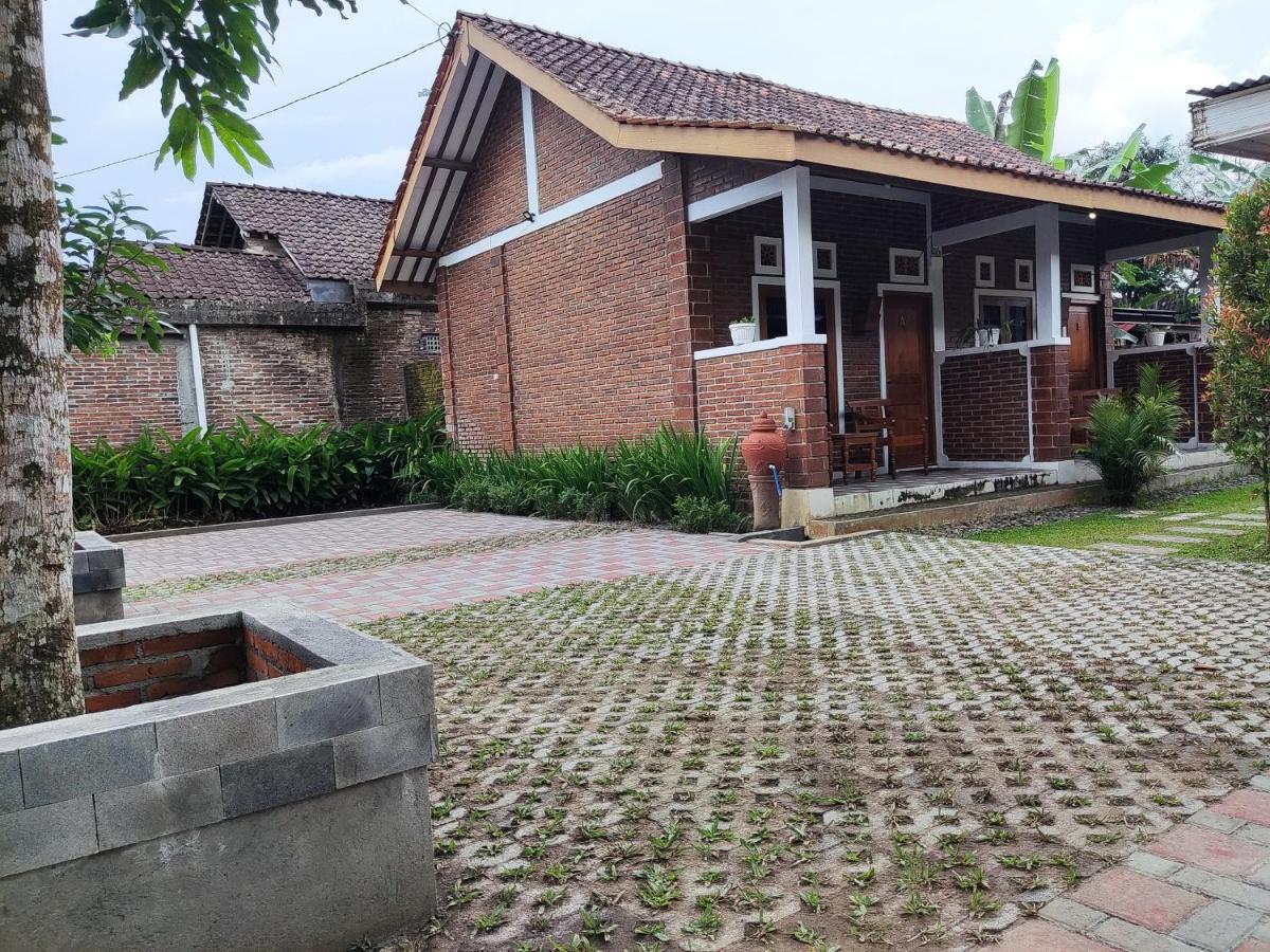 Genthong Homestay Магеланг Екстериор снимка