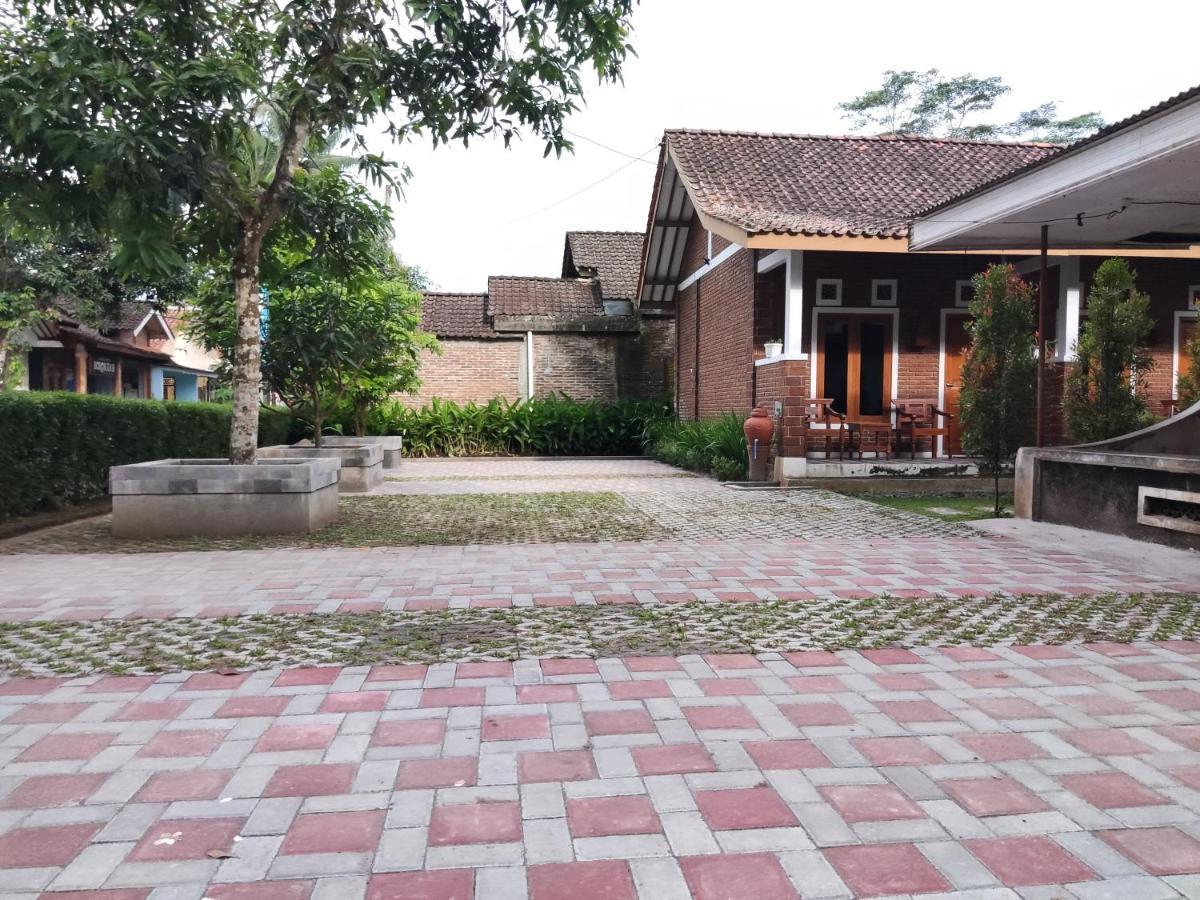 Genthong Homestay Магеланг Екстериор снимка