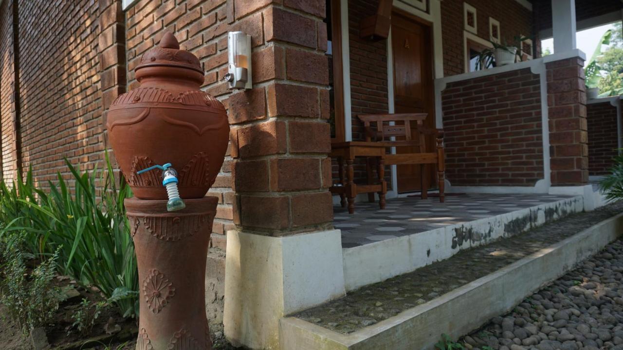 Genthong Homestay Магеланг Екстериор снимка
