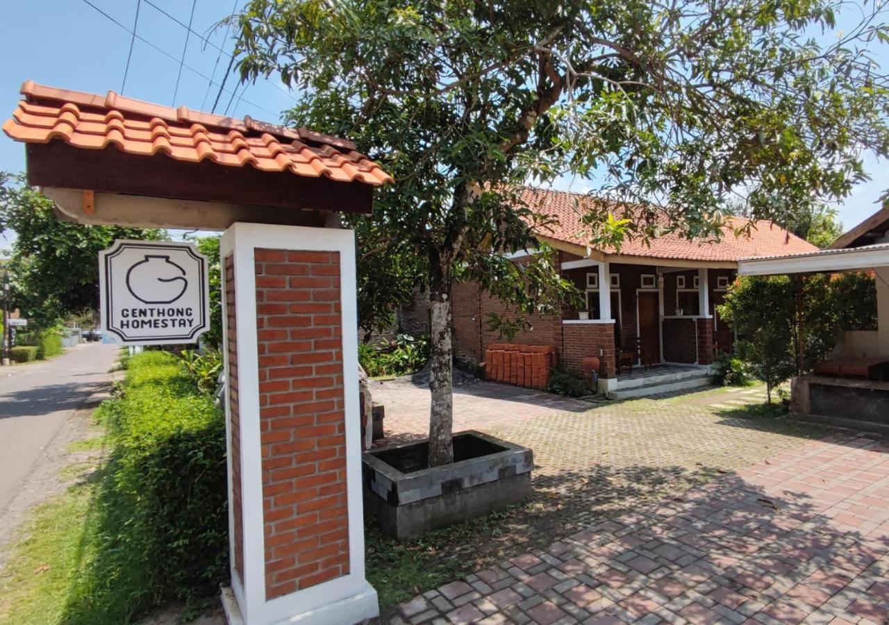 Genthong Homestay Магеланг Екстериор снимка