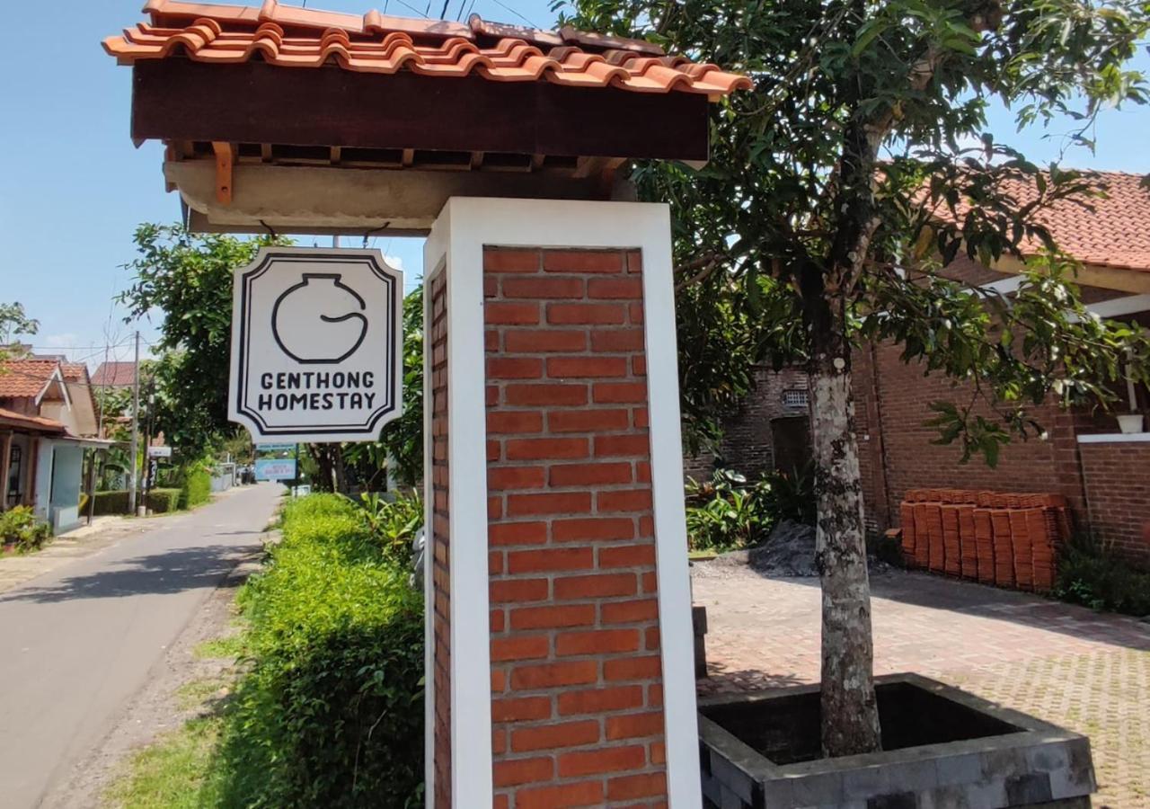 Genthong Homestay Магеланг Екстериор снимка