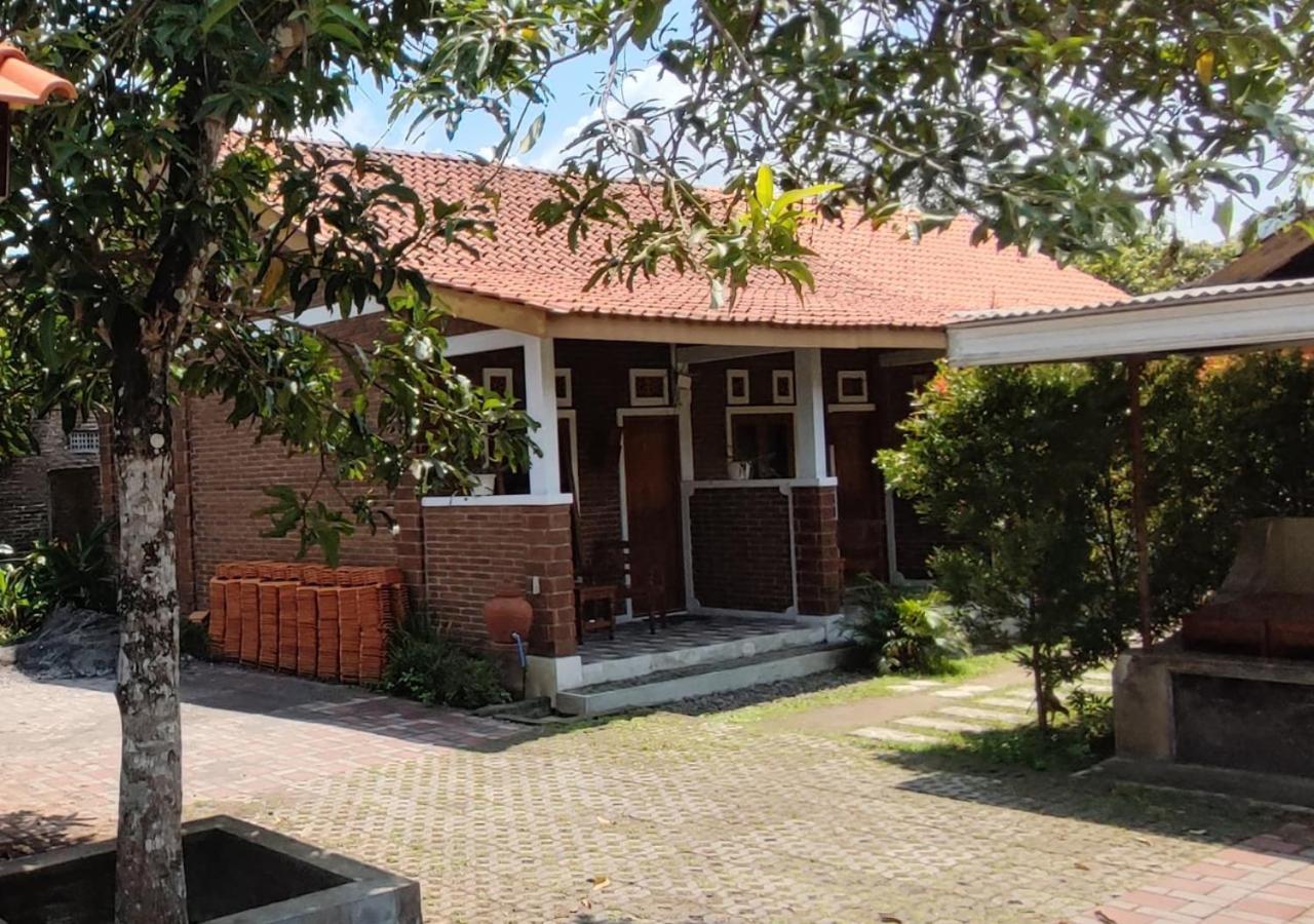 Genthong Homestay Магеланг Екстериор снимка