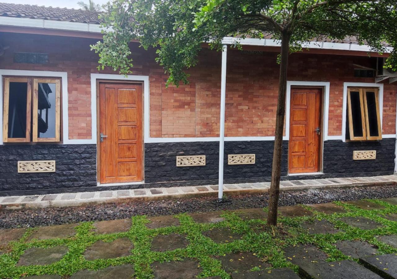 Genthong Homestay Магеланг Екстериор снимка