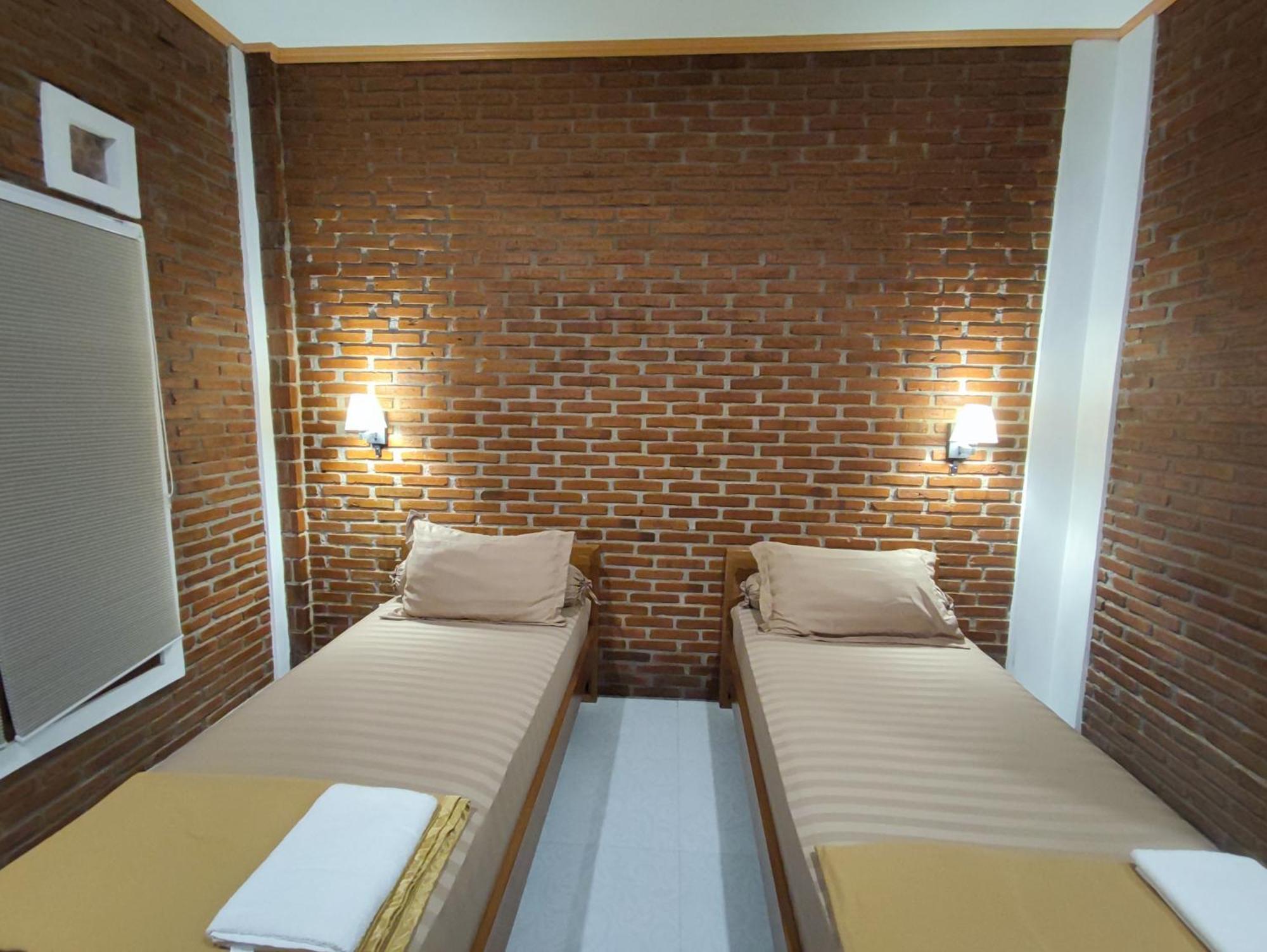 Genthong Homestay Магеланг Екстериор снимка
