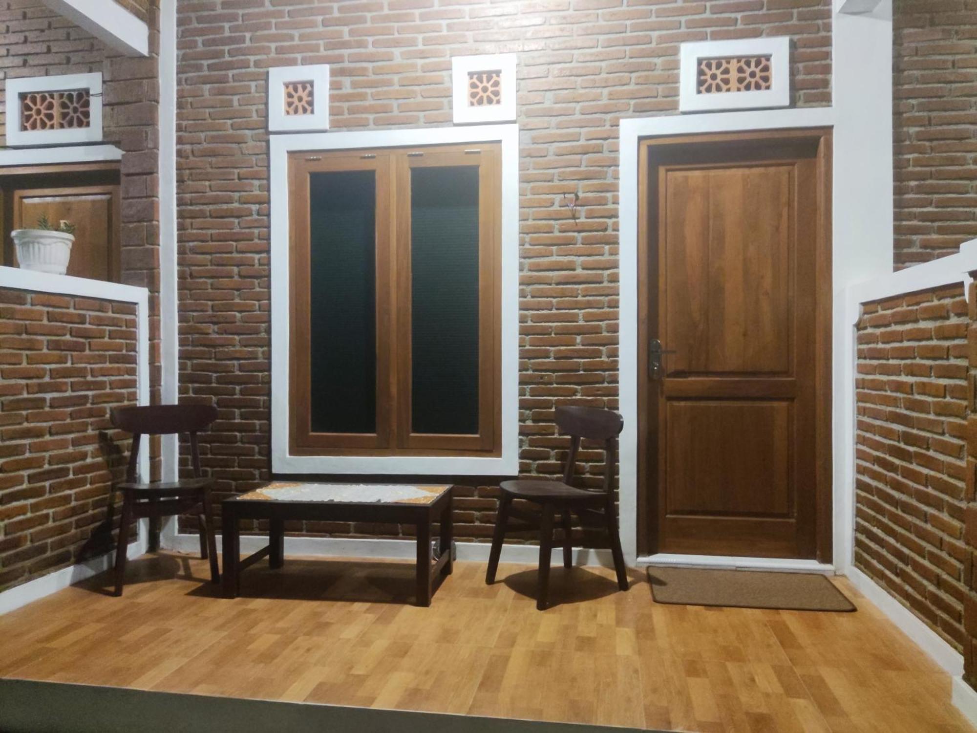 Genthong Homestay Магеланг Екстериор снимка