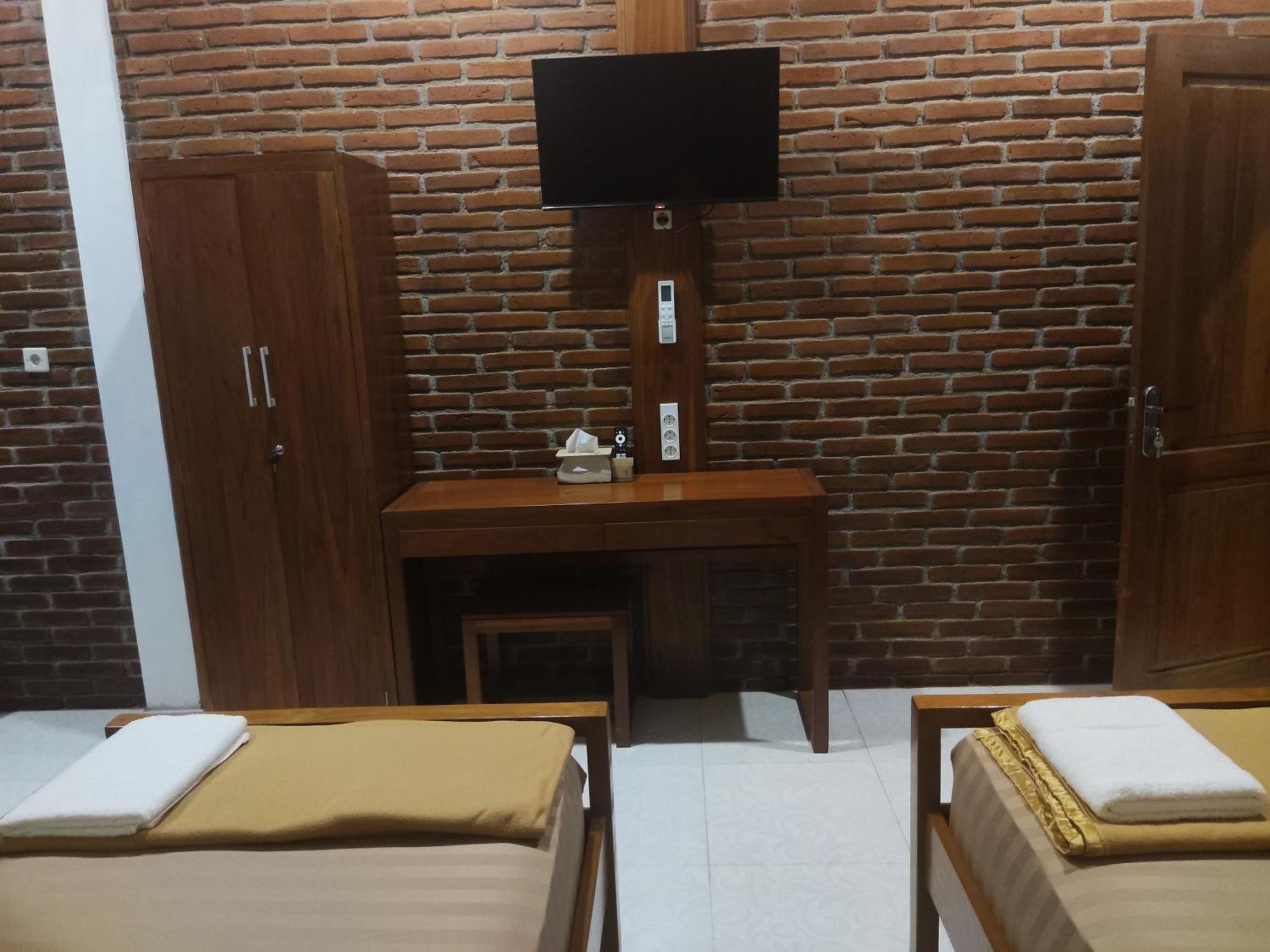 Genthong Homestay Магеланг Екстериор снимка