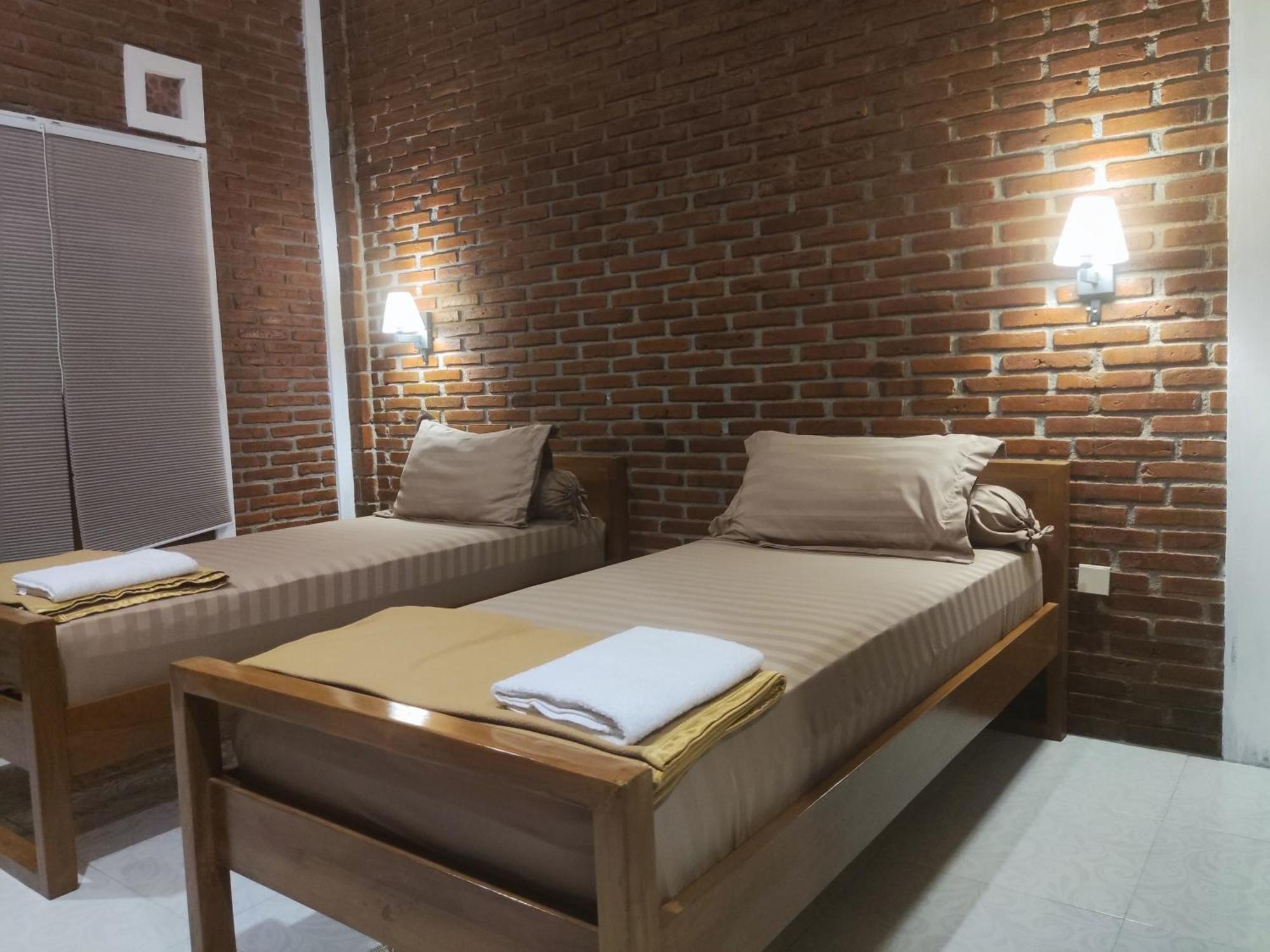 Genthong Homestay Магеланг Екстериор снимка