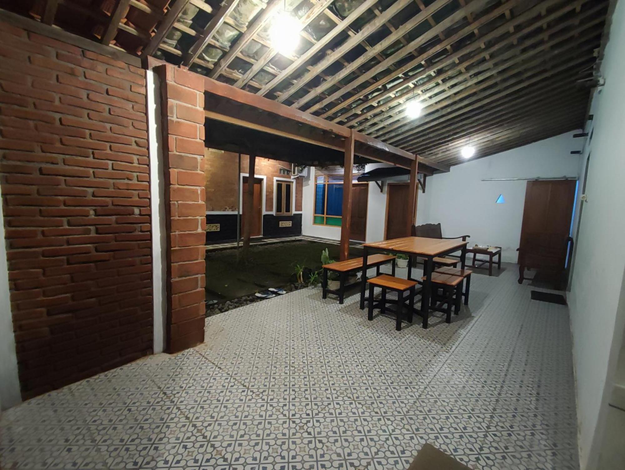 Genthong Homestay Магеланг Екстериор снимка