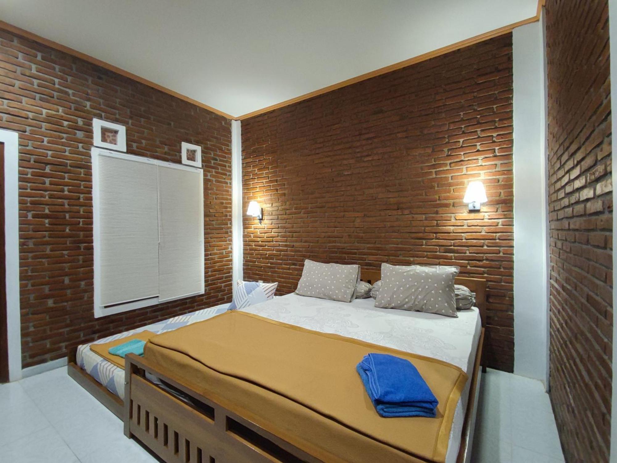 Genthong Homestay Магеланг Екстериор снимка