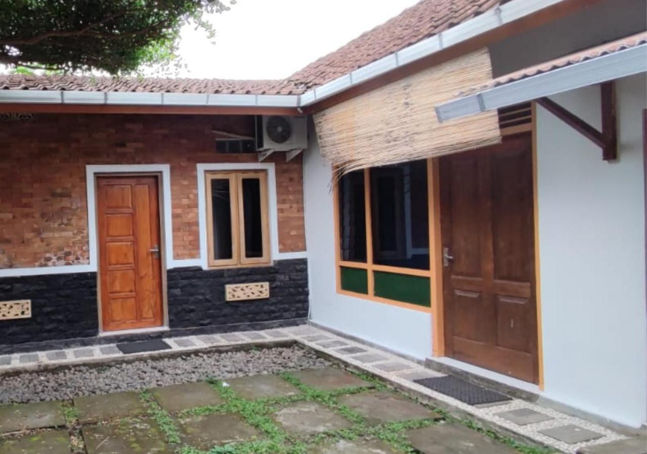 Genthong Homestay Магеланг Екстериор снимка