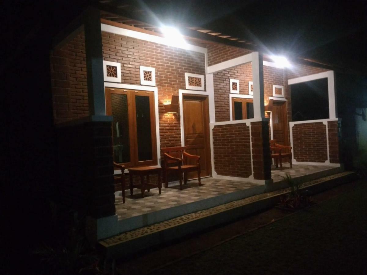 Genthong Homestay Магеланг Екстериор снимка