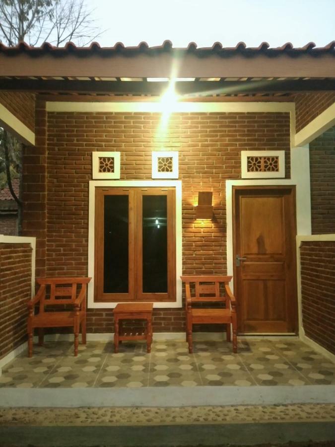 Genthong Homestay Магеланг Екстериор снимка