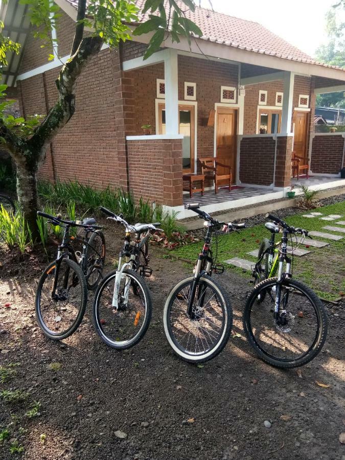 Genthong Homestay Магеланг Екстериор снимка